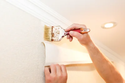 Pose de papier peint à Viévy — revêtements muraux et toiles de verre